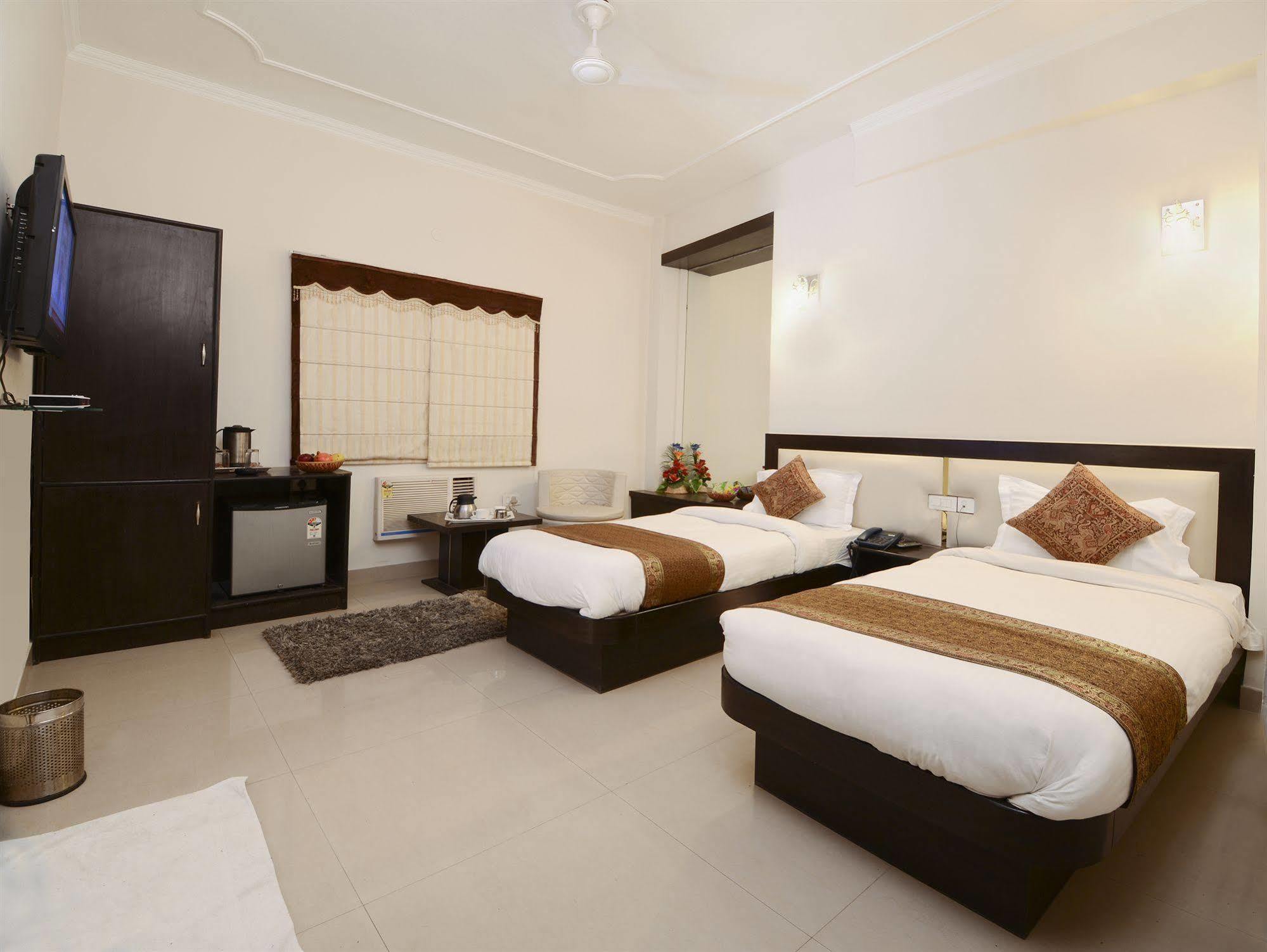 Fabhotel Plus Maniram Palace Agra  Exterior photo
