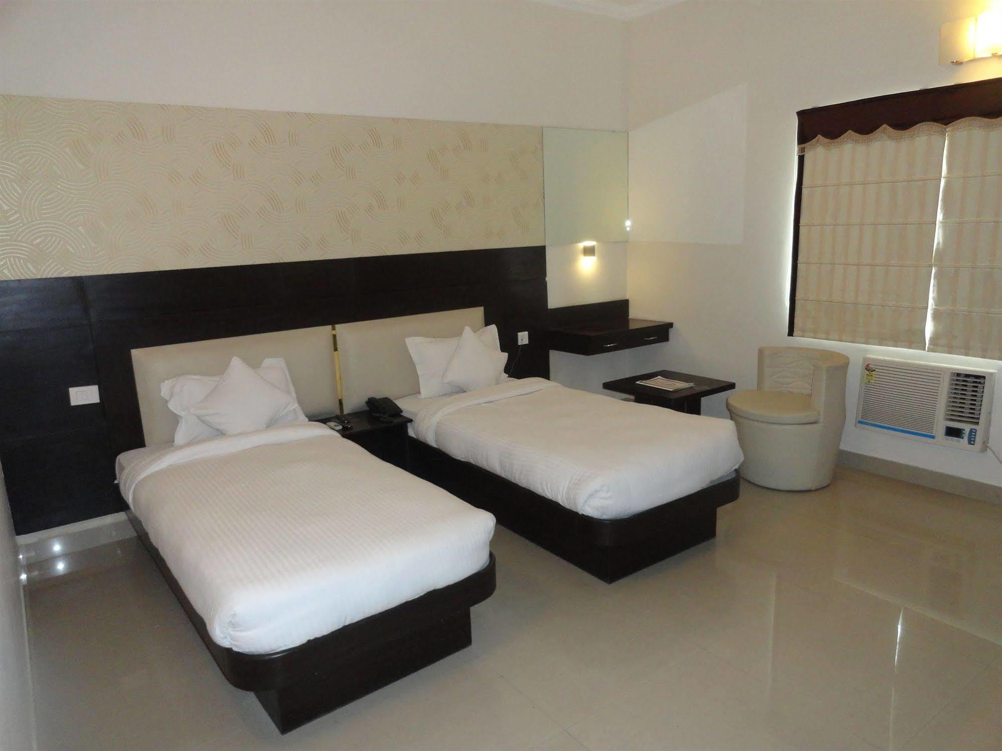 Fabhotel Plus Maniram Palace Agra  Exterior photo