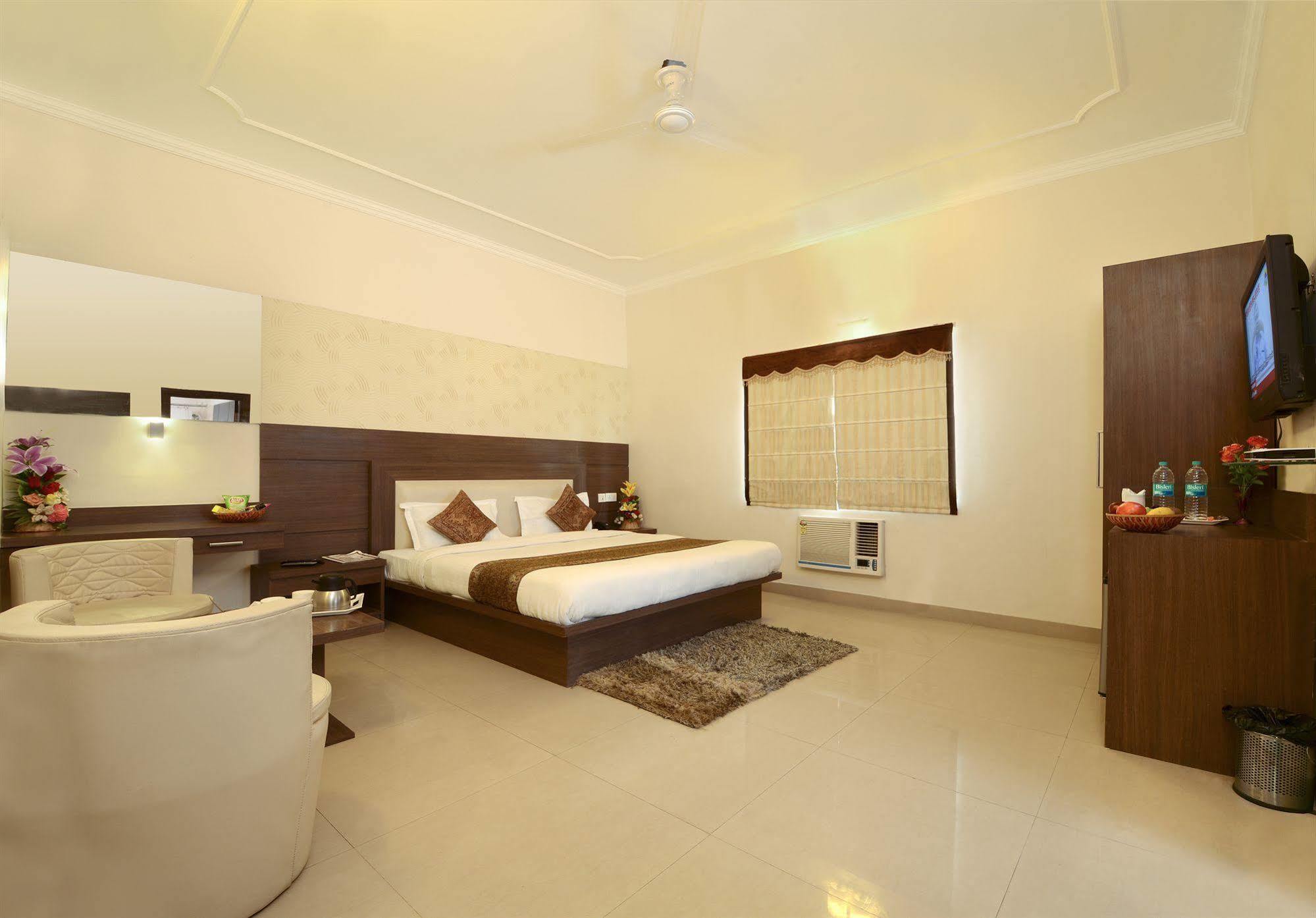 Fabhotel Plus Maniram Palace Agra  Exterior photo